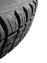 Afbeelding in Gallery-weergave laden, Wiel- en Banden Set 16 inch Zilver 225/75R16 (5x) – Hunter &amp; 469; Bukhanka – GEBRUIKT