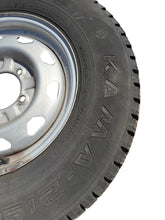 Afbeelding in Gallery-weergave laden, Wiel- en Banden Set 16 inch Zilver 225/75R16 (5x) – Hunter &amp; 469; Bukhanka – GEBRUIKT