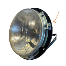 Charger l'image dans la galerie, Headlight Side Mounting Clip – Bukhanka (Classic &amp; Modern), Hunter &amp; 469 – OEM 5430-x-646-ZK