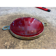 Încarcă imaginea în vizualizatorul Galerie, Round Red Reflector 3151.3716-002 - GAZ Series - Ref 3151.3716-002 - - UAZ spare parts