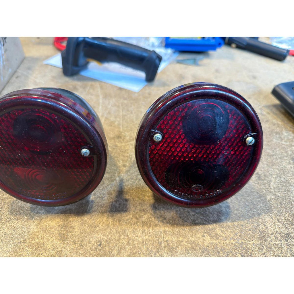 Taillight Set with Underlighting (2 pcs) – GAZ – OEM 451-34612377 - Used & Refurbished - UAZ spare parts