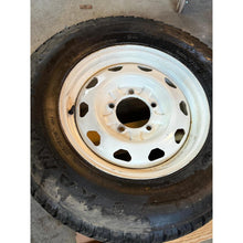 Načíst obrázek do prohlížeče Galerie, Wheel &amp; Tire Set 16in White 225/75R16 (5x) – Hunter &amp; 469; Bukhanka – USED - - UAZ spare parts