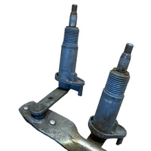 Lataa kuva Galleria-katseluun, Windshield Wiper Motor with Trapezium – Bukhanka Classic (2.4L &amp; 2.9L) – OEM 3303-5205100 / 3962-5205100 - Used &amp; Refurbished - UAZ spare parts
