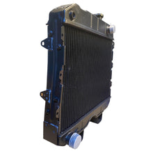 Kép betöltése a Galéria nézegetőbe, Aluminum Radiator – Bukhanka (Classic &amp; Modern) &amp; Hunter &amp; 469 – OEM 3741 - 1301010 - aluminium – UAZPARTS.COM UAZ onderdeel – OEM 3741 - 1301010 - aluminium