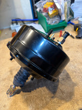 Afbeelding in Gallery-weergave laden, Brake Booster ABS – Bukhanka (Modern), Hunter – OEM 220600351001012 – UAZPARTS.COM UAZ PART – OEM 220600351001012