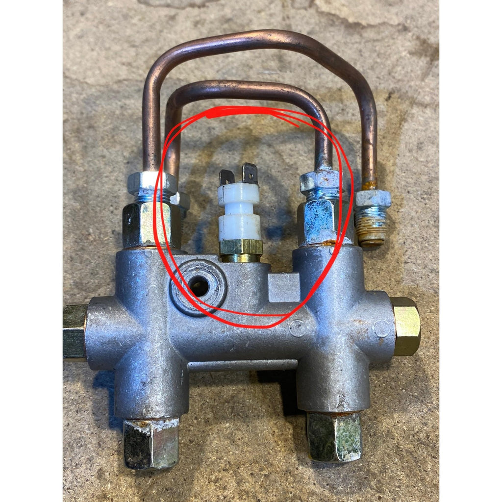 Brake Master Cylinder Sensor with Dual Reservoir – Bukhanka Modern (2.7L), Hunter & 469 – OEM 4584288 – UAZPARTS.COM UAZ onderdeel – OEM 4584288