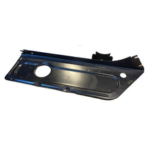 Charger l'image dans la galerie, Cabin Engine Cover Left Next to Hood – Bukhanka (Classic &amp; Modern) – OEM 451D - 8402300 - 01 – UAZPARTS.COM UAZ onderdeel – OEM 451D - 8402300 - 01
