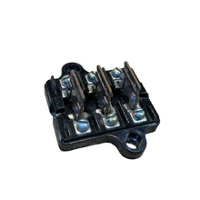 Lataa kuva Galleria-katseluun, Fuse Box with 3 Wire Fuses – Bukhanka Classic (2.4L &amp; 2.9L), Hunter &amp; 469 (2.4L &amp; 2.9L) – OEM 3722100 – UAZPARTS.COM UAZ onderdeel – OEM 3722100