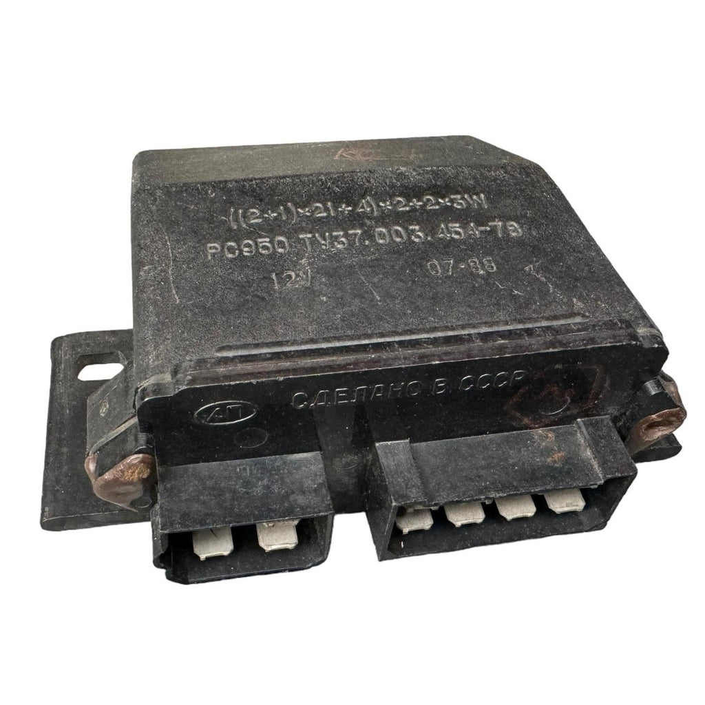 Hazard Light Relay – Bukhanka Classic & Hunter 469 (2.4L & 2.9L) – OEM 37.003.454 - 78 / 003.454 - 79 – UAZPARTS.COM UAZ onderdeel – OEM 37.003.454 - 78 / 003.454 - 79