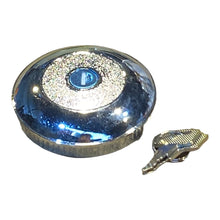 Ielādēt attēlu galerijas skatītājā, Locking Chrome Fuel Cap – Bukhanka Classic (2.4L &amp; 2.9L), Hunter &amp; 469 – OEM 69 - 11030010 - 01 – UAZPARTS.COM UAZ onderdeel – OEM 69 - 11030010 - 01