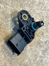 Load image into Gallery viewer, MAP Sensor Euro 4+ – Bukhanka Modern (2.7L Injection), Hunter &amp; 469 (2.7L), Patriot, Profi – OEM 040905382901000 – UAZPARTS.COM UAZ PART – OEM 040905382901000