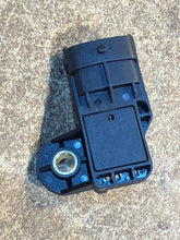 Load image into Gallery viewer, MAP Sensor Euro 4+ – Bukhanka Modern (2.7L Injection), Hunter &amp; 469 (2.7L), Patriot, Profi – OEM 040905382901000 – UAZPARTS.COM UAZ PART – OEM 040905382901000