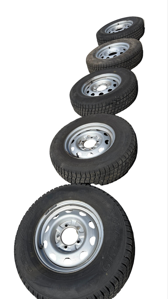 Wheel & Tire Set 16in Silver 225/75R16 (5x) – Hunter & 469; Bukhanka – USED – UAZPARTS.COM UAZ PART – OEM 64747447 silver