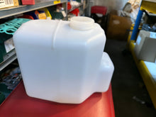 Afbeelding in Gallery-weergave laden, Windshield Washer Reservoir with Pump – Bukhanka Modern (2.7L) – OEM 220695-5208045-WP - Electrical and instruments - UAZ spare parts